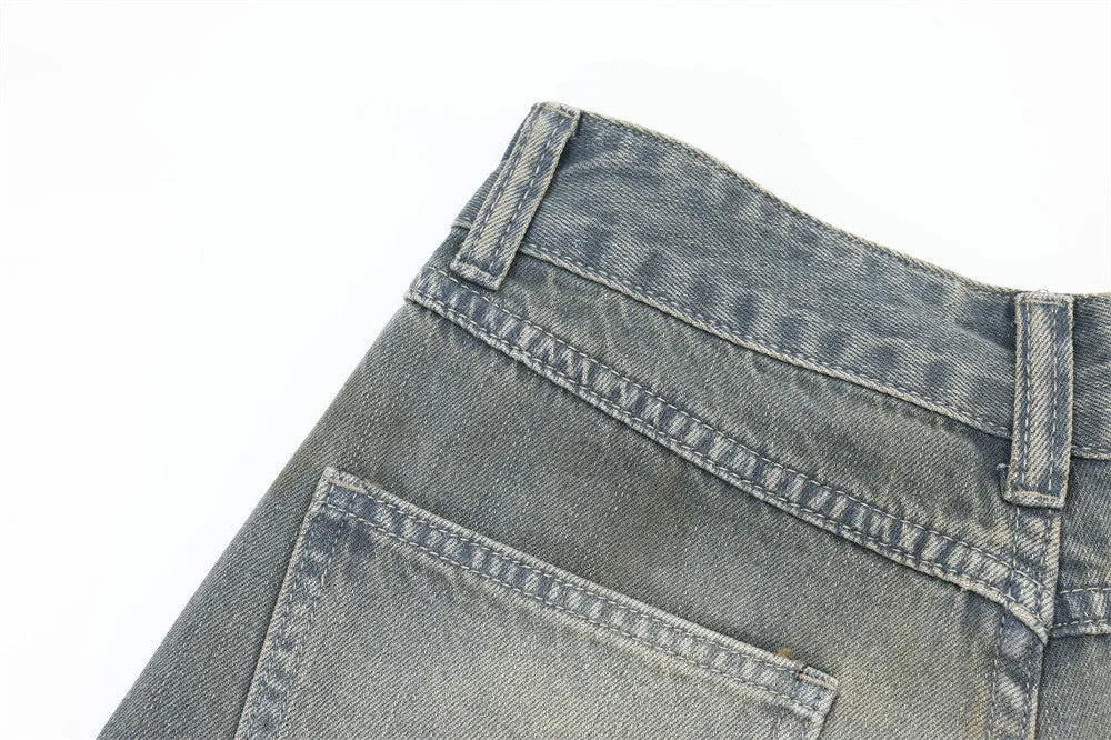 Distressed Loose Knee-Lenght Jorts